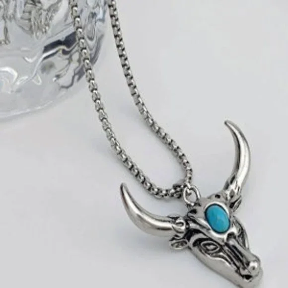 Silver Alloy Bull Head Western Vintage Pendant Necklace With Turquoise - Picture 1 of 2